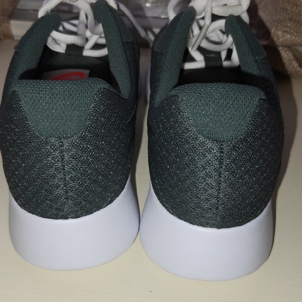 Nike Women's Dark Green Mesh Sneakers with White Laces - Picture 4 of 6